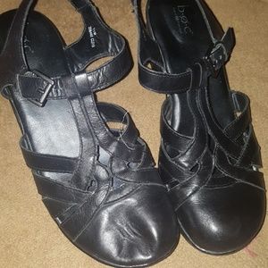 Closed toe small heel black clogs